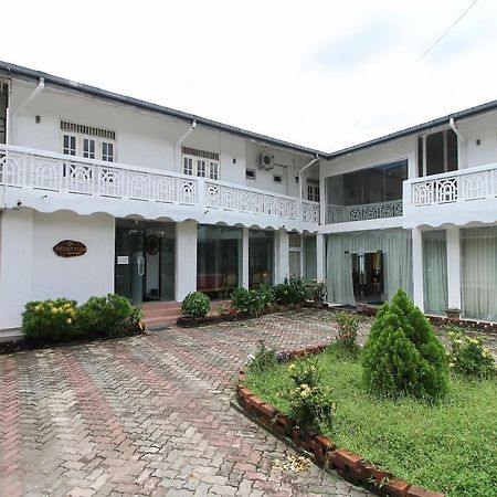 Hotel Empryean Katunayaka Екстериор снимка