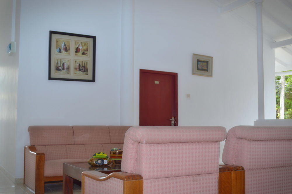 Hotel Empryean Katunayaka Екстериор снимка