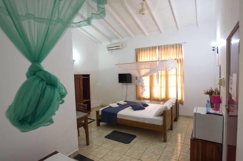 Hotel Empryean Katunayaka Екстериор снимка