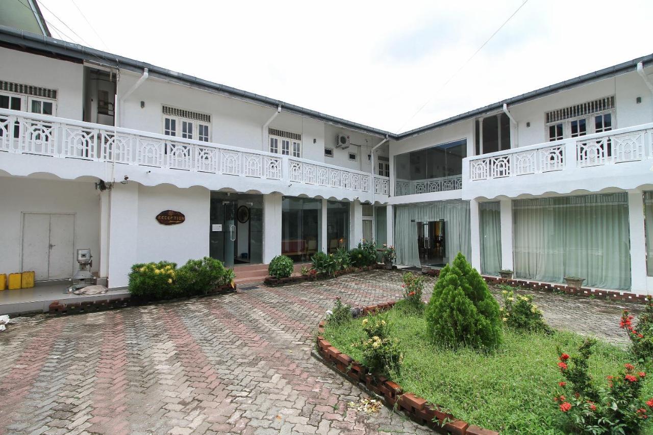 Hotel Empryean Katunayaka Екстериор снимка