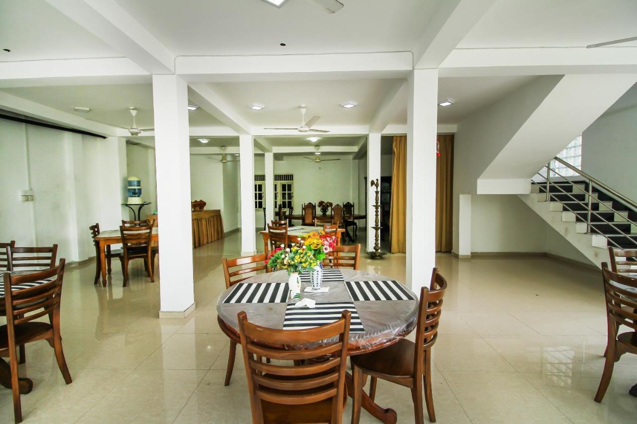 Hotel Empryean Katunayaka Екстериор снимка
