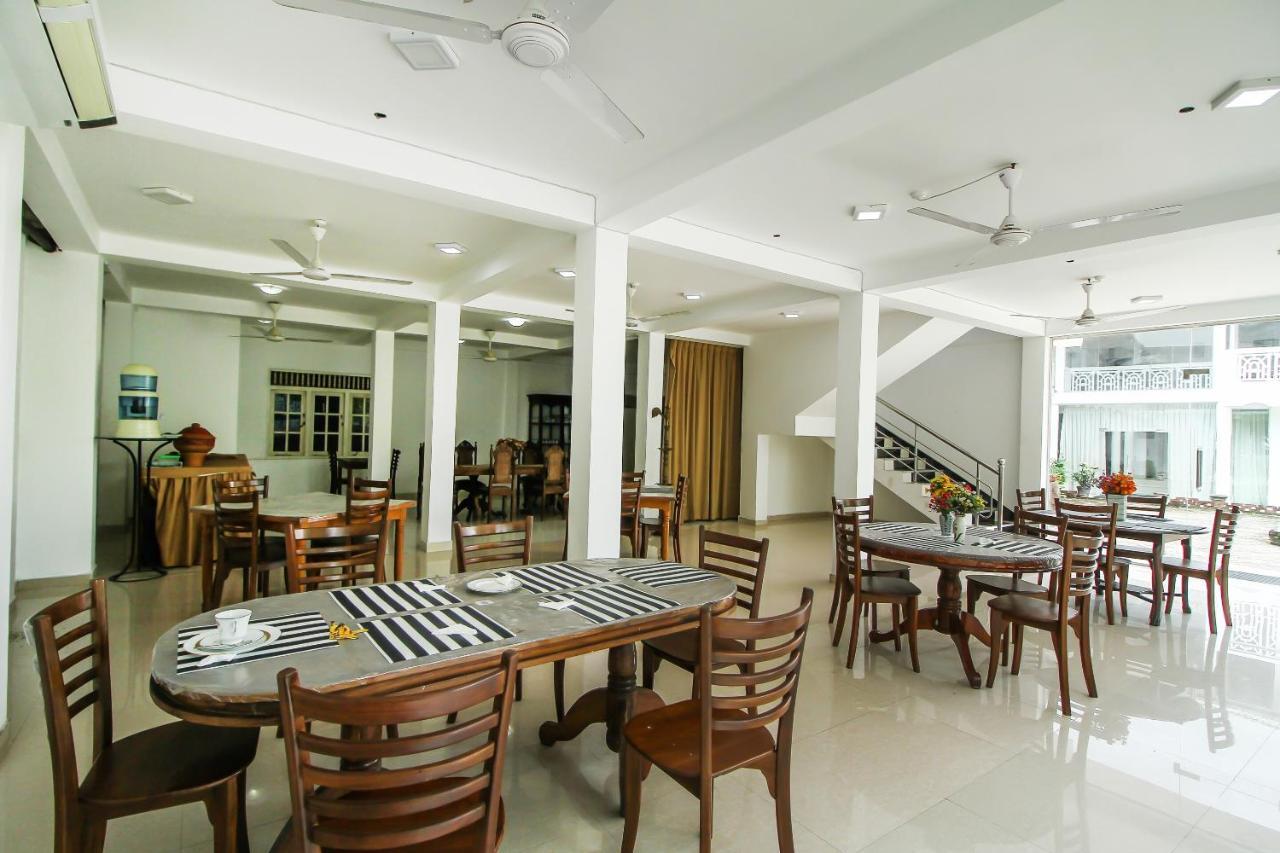 Hotel Empryean Katunayaka Екстериор снимка