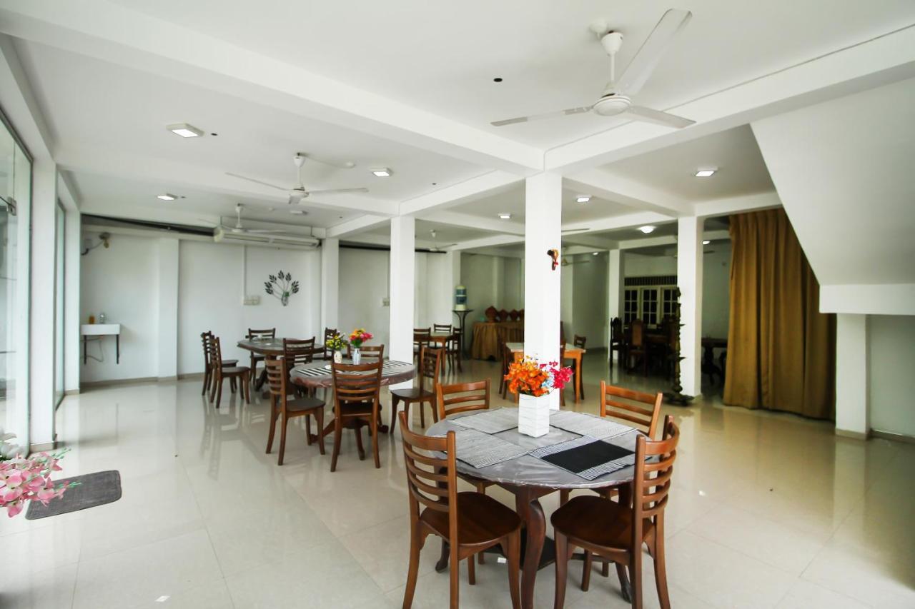 Hotel Empryean Katunayaka Екстериор снимка